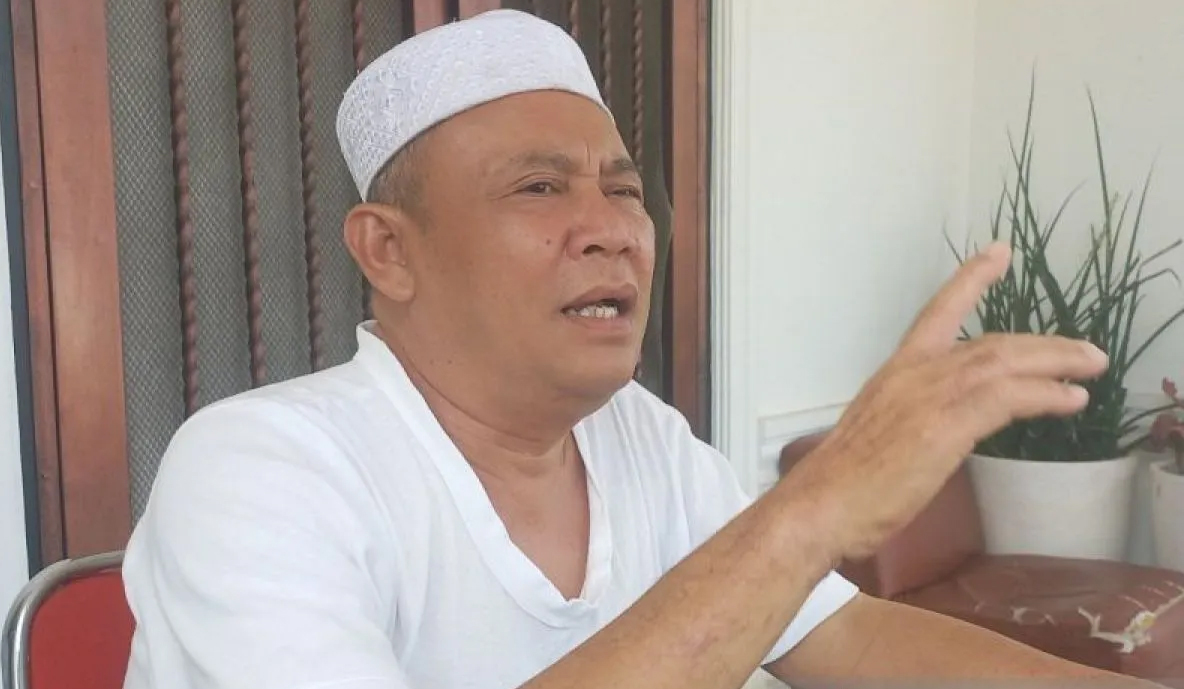 Tokoh masyarakat Batang Toru OK Hazmi Usman Siregar saat menyampaikan pandangannya terkait isu penutupan PT Agincourt Resources.