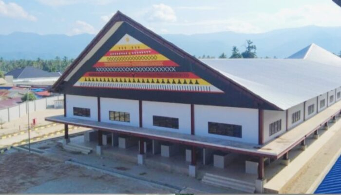 Aktivitas Pasar Baru Panyabungan, Kabupaten Mandailing Natal, yang menjadi lokasi dugaan korupsi pengelolaan listrik kios.