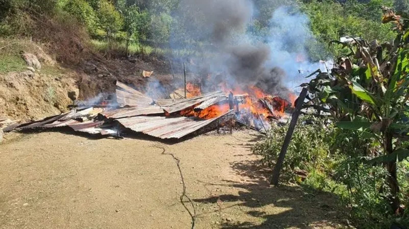 Kondisi rumah semi permanen milik warga di Desa Jangga Dolok, Kecamatan Lumbanjulu, Kabupaten Toba, yang hangus terbakar.