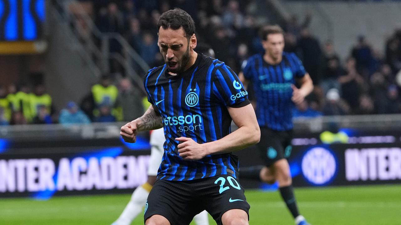 Federico Dimarco merayakan gol pembuka saat Inter Milan mengalahkan Genoa 2-0 dalam lanjutan Serie A di Stadion Giuseppe Meazza.