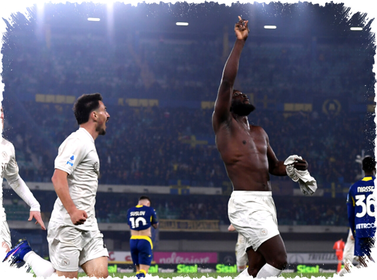Romelu Lukaku merayakan gol injury time yang memastikan kemenangan Napoli 2-1 atas Hellas Verona di Serie A, Minggu (1/3/2026) dini hari WIB.