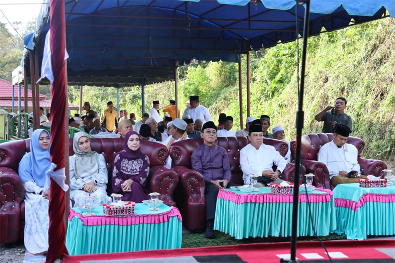 Bupati Tapsel H.Gus Irawan Pasaribu bersama Wakil Bupati dan Ketua TP PKK awali rangkaian Safari Ramadhan 1447 H, di Masjid Ar-Ridho, Kampung Batang Garut, Desa Batang Parsuluman.