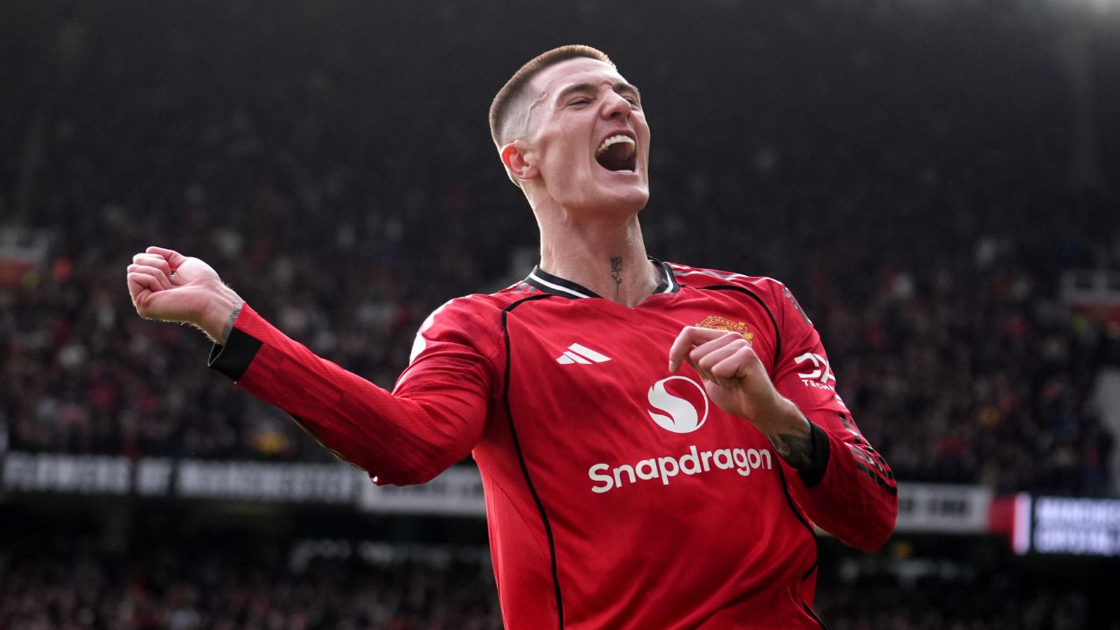 Pemain Manchester United merayakan gol kemenangan ke gawang Crystal Palace dalam lanjutan Premier League 2025/2026 di Old Trafford, Minggu (1/3/2026) malam WIB.