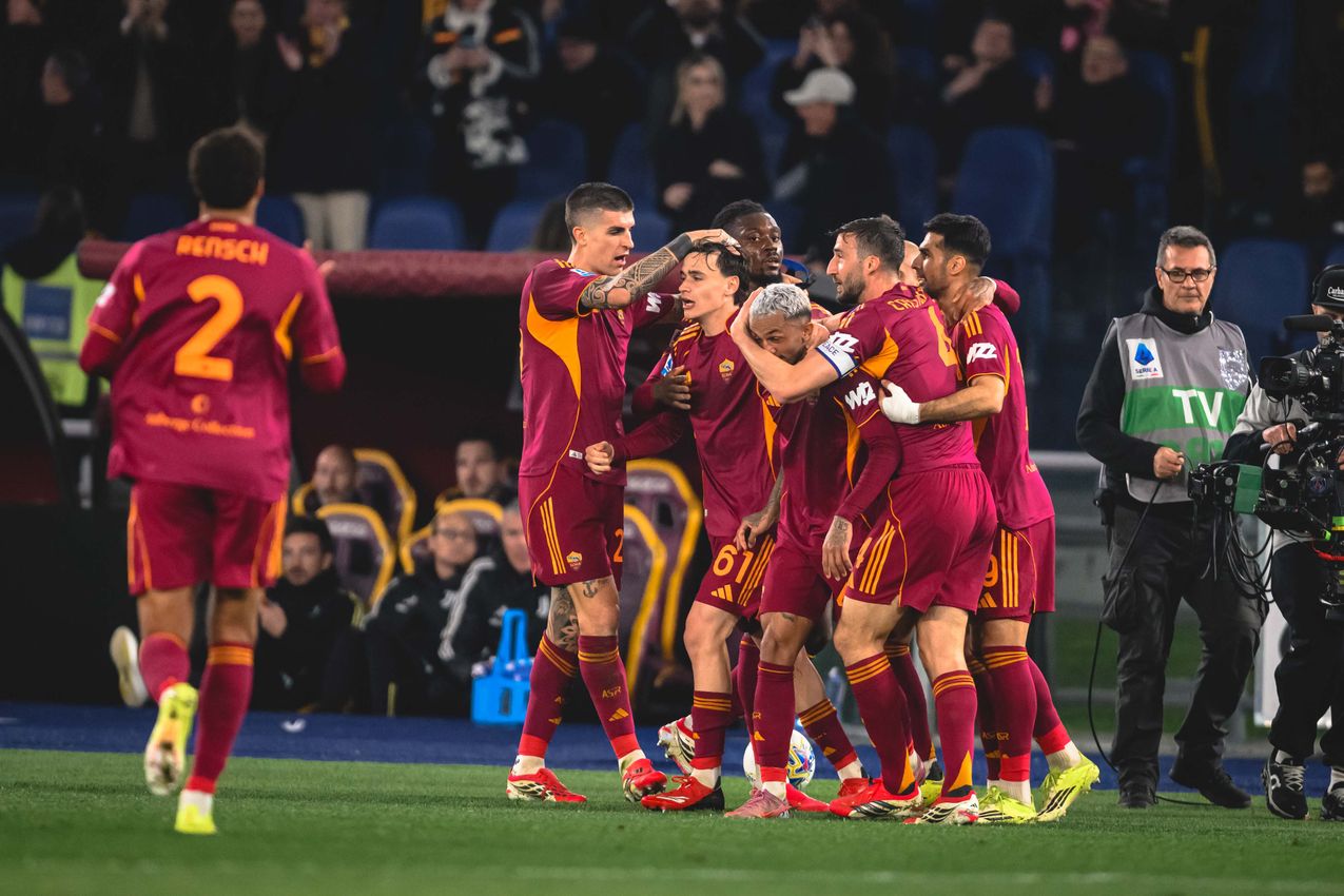 Pemain AS Roma dalam laga lanjutan Serie A di Stadio Olimpico yang berakhir imbang 3-3, Senin (2/3/2026).