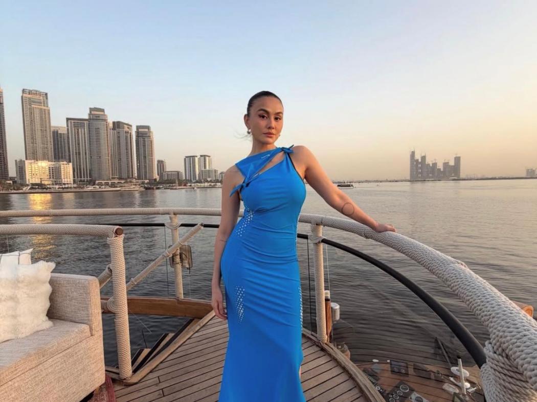 Agnez Mo memastikan dirinya aman di Dubai melalui Instagram Story, di tengah laporan pencegatan drone dan insiden kebakaran kecil di sejumlah lokasi ikonik kota tersebut.