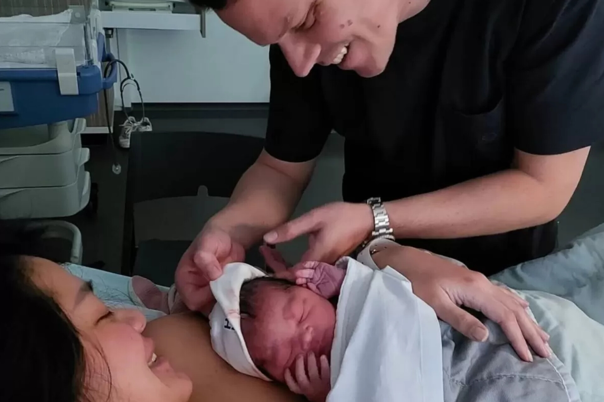 Gracia Indri membagikan potret bayi laki-lakinya, Maxim Daniel Slijpen, yang lahir pada 13 Februari 2026.