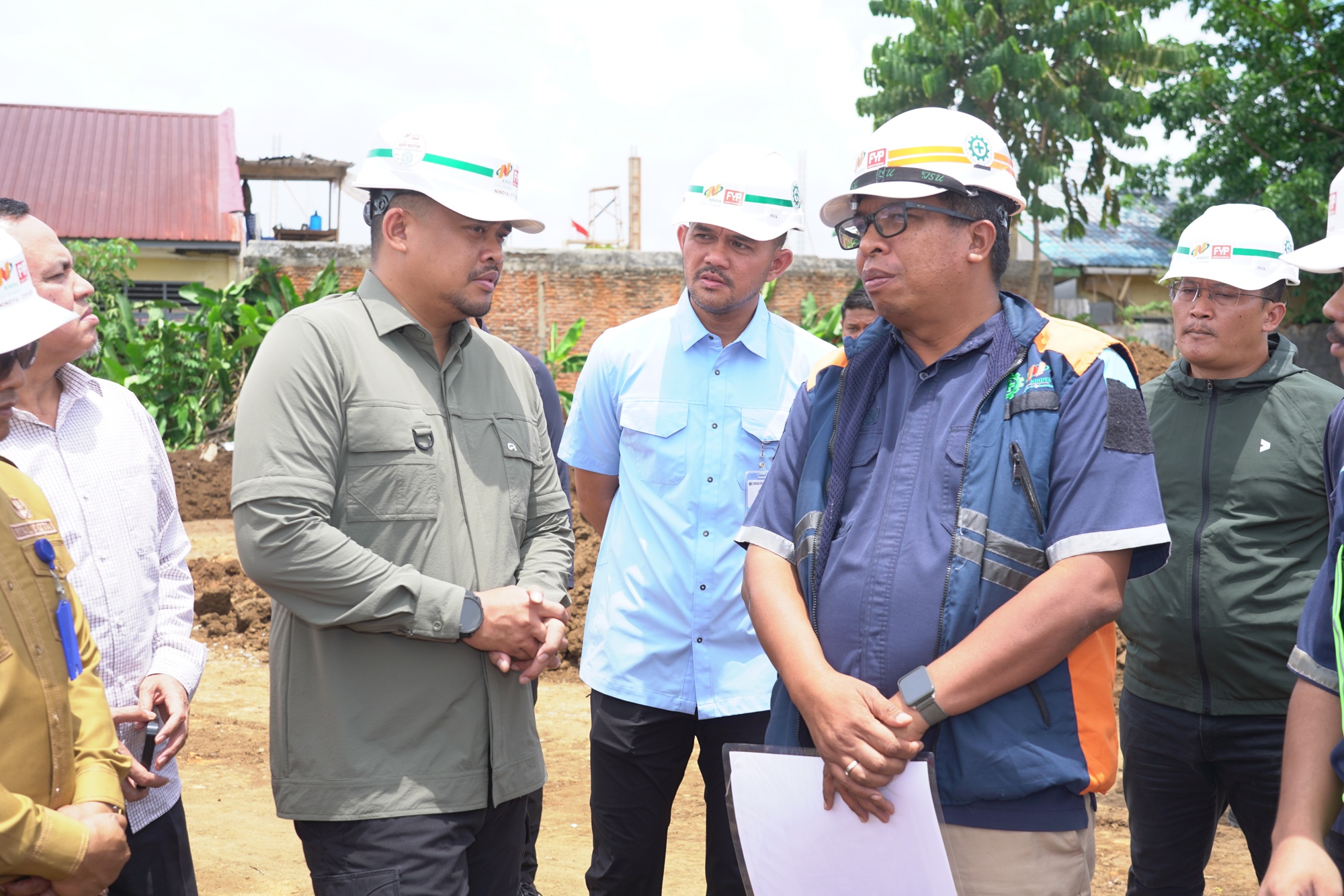 Gubernur Sumatera Utara Muhammad Bobby Afif Nasution meninjau pembangunan Sekolah Rakyat Padangsidimpuan di Jalan Perintis Kemerdekaan, Padang Matinggi.