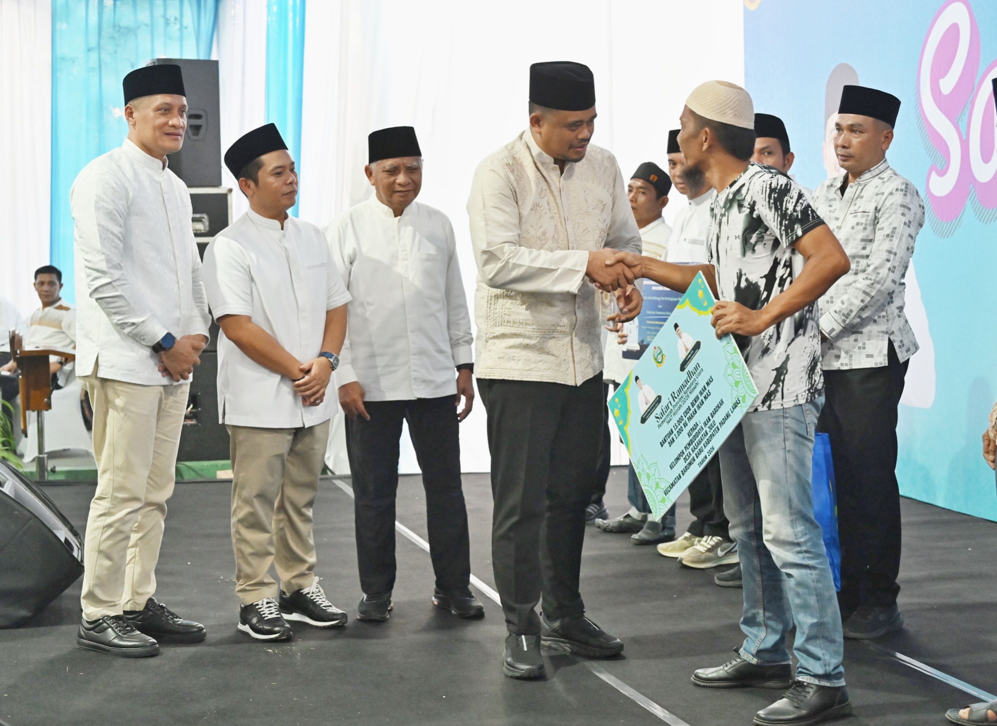 Gubernur Sumut Muhammad Bobby Afif Nasution bersama Wakil Gubernur Surya menghadiri Safari Ramadan di Masjid Agung Al Munawaroh, Sibuhuan, Padanglawas.