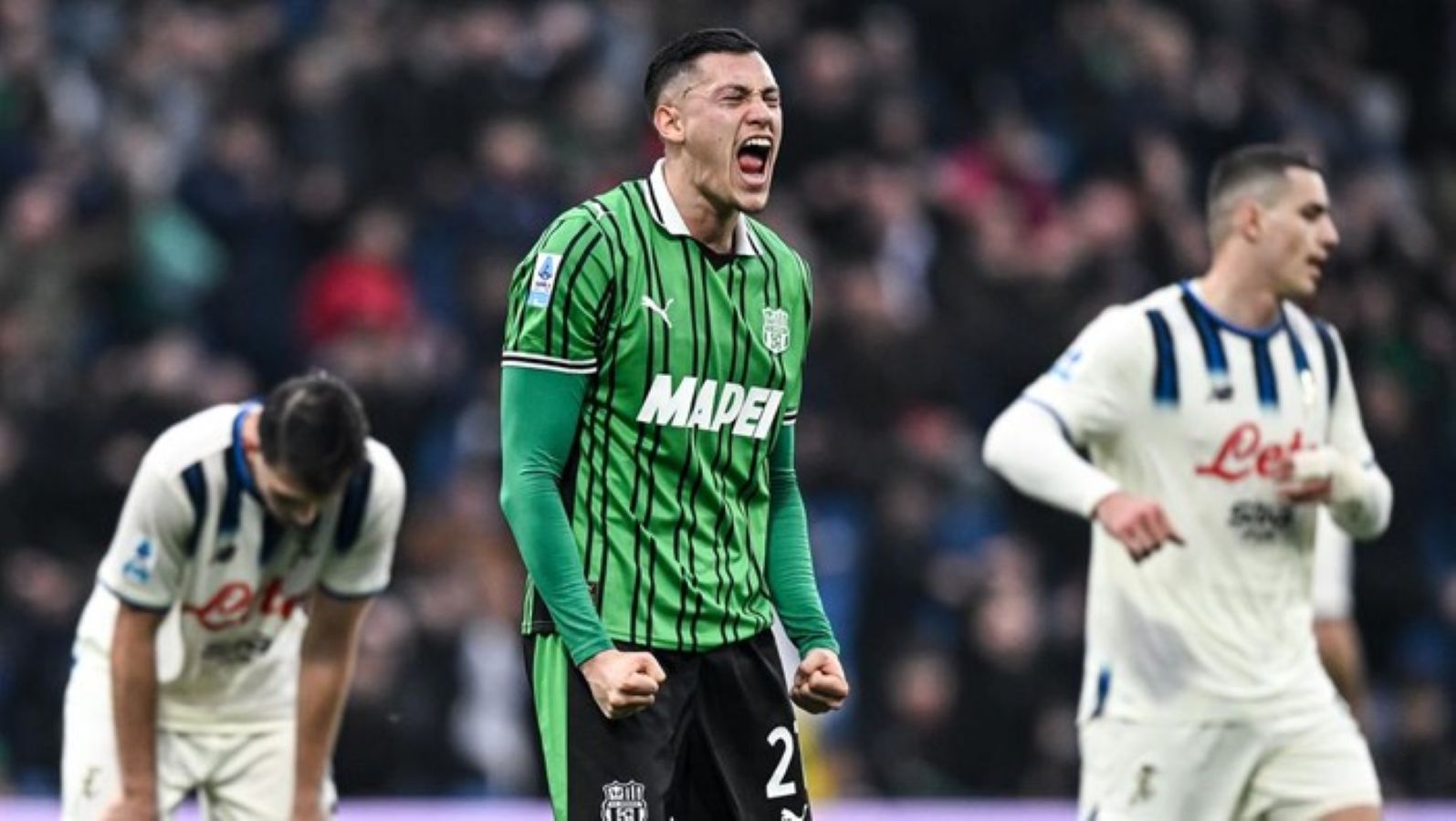 Jay Idzes rayakan gol saat Sassuolo menang 2-1 meski bermain dengan 10 orang di Serie A 2025/2026.