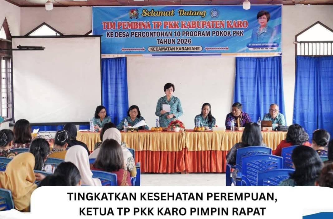 Ketua TP PKK Kabupaten Karo Roswitha Antonius Ginting memimpin rapat pembinaan IVA Test di Kecamatan Kabanjahe sebagai upaya deteksi dini kanker serviks.