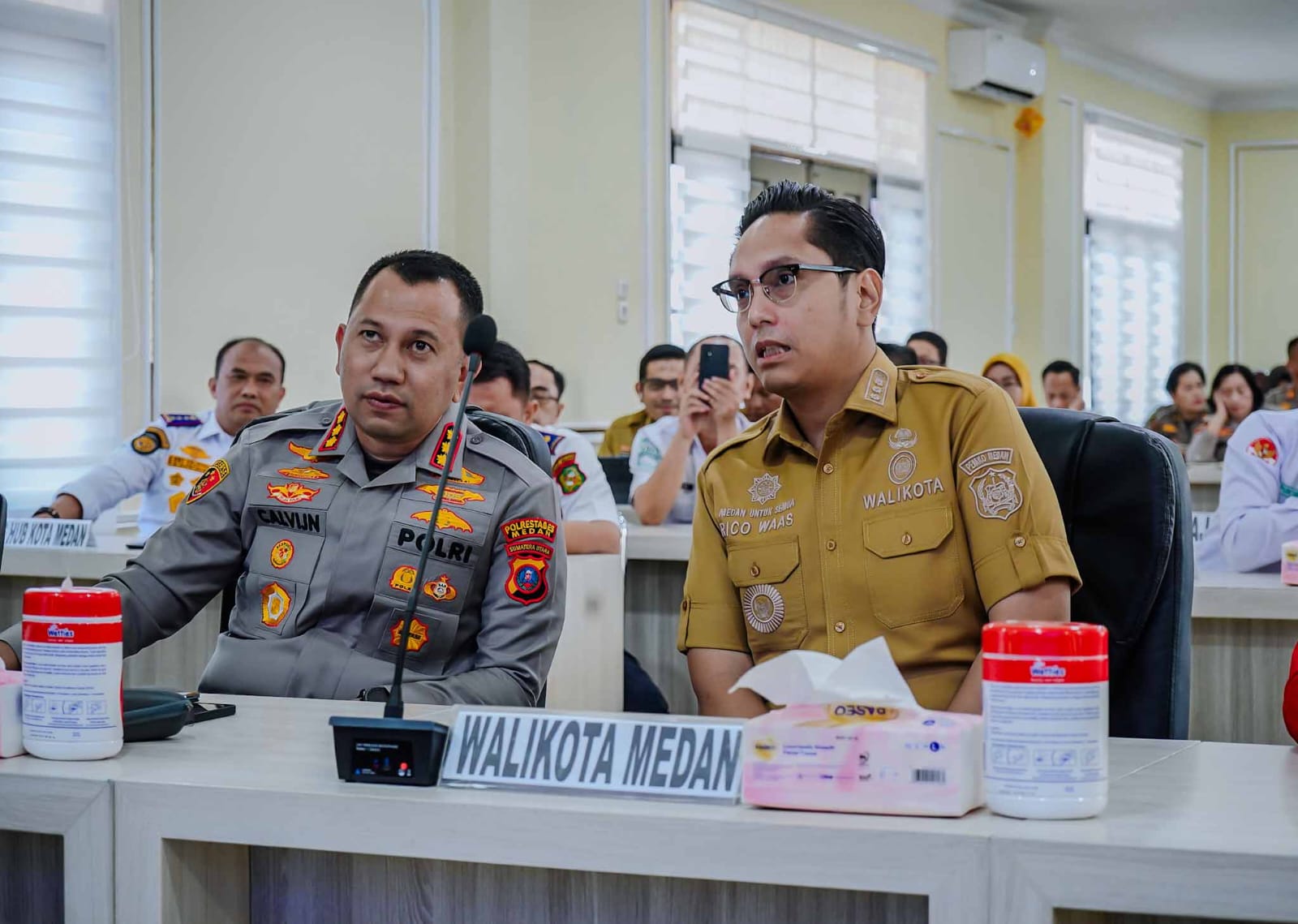 Wali Kota Medan Rico Waas mengikuti Rakor Lintas Sektoral Pelayanan Idulfitri 1447 H secara daring dari Mapolrestabes Medan, didampingi unsur Forkopimda.