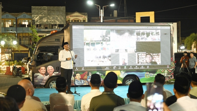 Gubernur Sumut Muhammad Bobby Afif Nasution meluncurkan layanan Internet Gratis Ruang Publik di delapan kota di Sumatera Utara, Minggu (1/3).