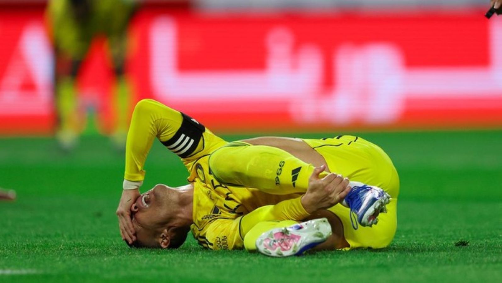 Cristiano Ronaldo kesakitan usai mengalami cedera hamstring dalam laga Al Nassr melawan Al Feiha di Saudi Pro League.