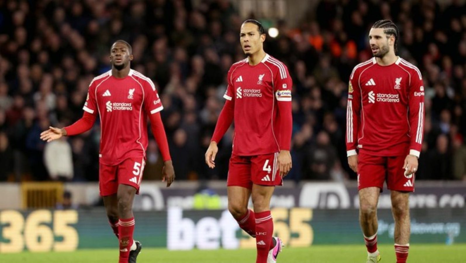 Kapten Liverpool F.C. Virgil van Dijk bereaksi usai timnya kalah 1-2 dari Wolverhampton Wanderers F.C. di Molineux Stadium, Rabu (4/3/2026) dini hari WIB.
