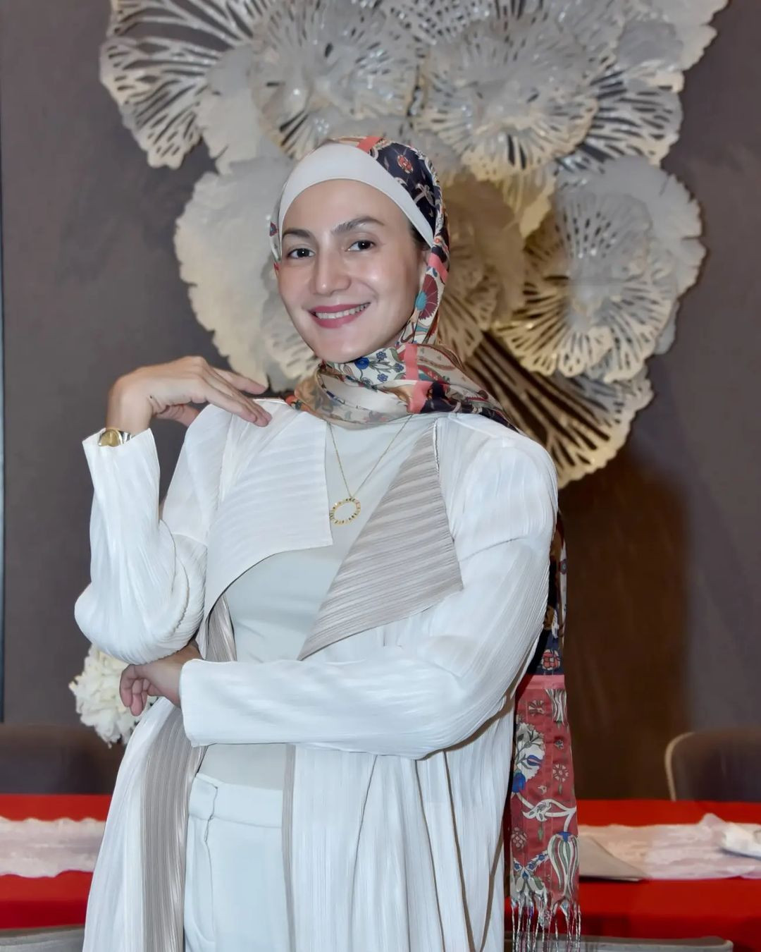 Wanda Hamidah menyampaikan rencana bergabung dalam misi kemanusiaan ke Palestina melalui jalur laut saat ditemui di Depok, Jawa Barat, Selasa (3/3).