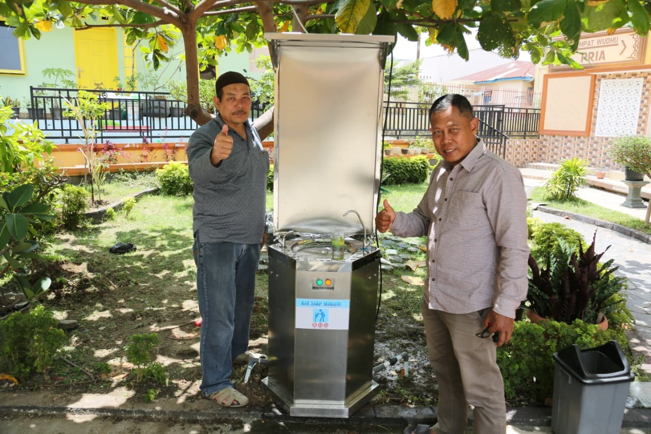 Fasilitas air siap minum yang dipasang Perumda Tirta Uli di kompleks Masjid Al Ikhlas, Jalan AMPI, Pematangsiantar.