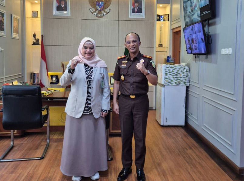 Kepala BPJS Ketenagakerjaan Cabang Kisaran, Ferina Burhan dan Kajari Asahan Mochamad Judhy Ismono. 