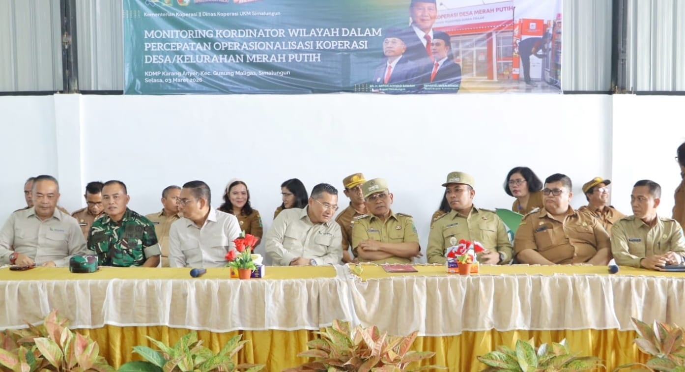 Bupati Simalungun bersama jajaran Kementerian Koperasi meninjau gedung KDKMP Karang Anyar saat monitoring percepatan operasionalisasi.