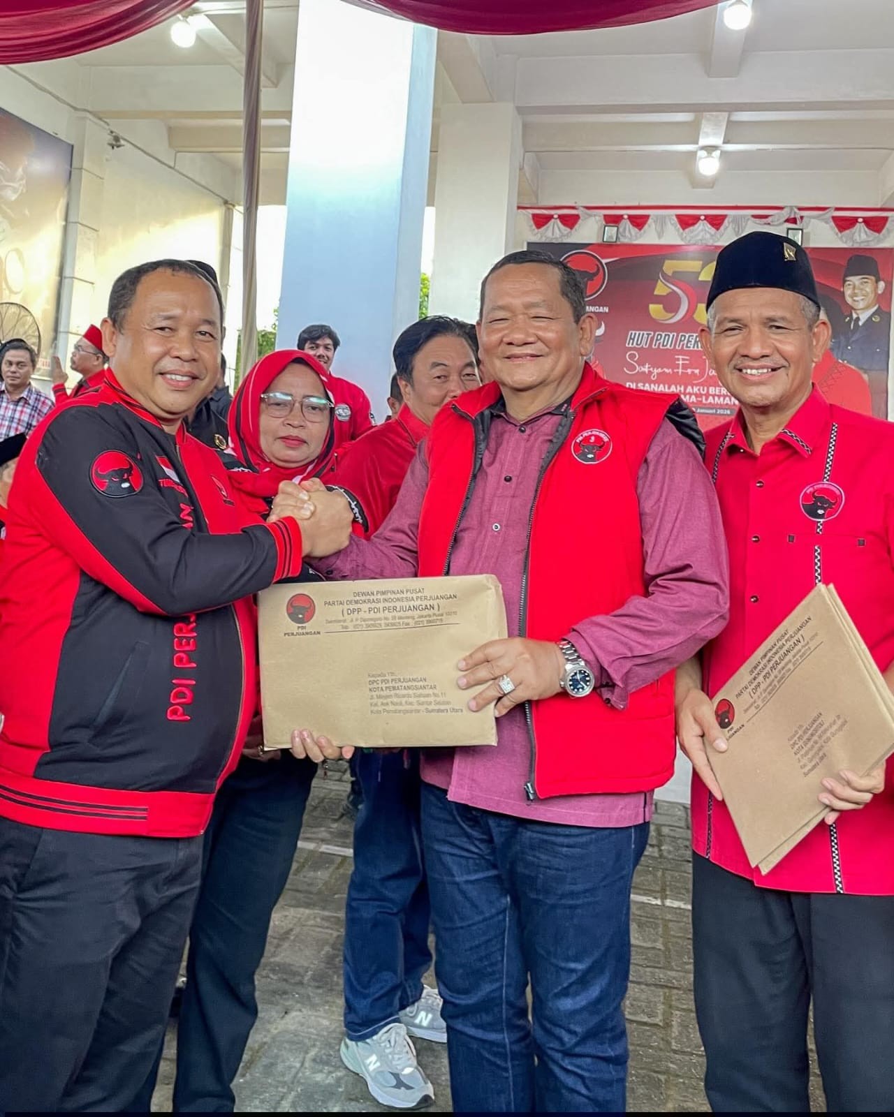 Ketua DPC PDIP Kota Pematangsiantar Timbul Marganda Lingga menerima SK kepengurusan periode 2025&ndash;2030 dari DPD PDIP Sumut. 