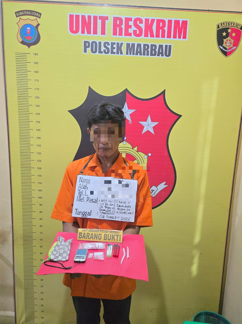 Tersangka dan barang bukti.  &nbsp;