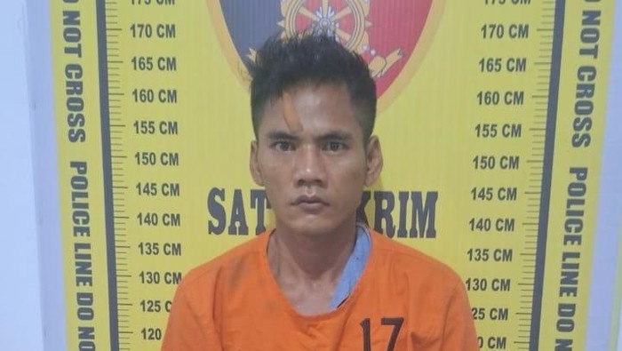 Tugu Dayok Mirah di Jalan Ahmad Yani, Pematangsiantar, yang dirusak dan dicuri lempengan kuningannya oleh dua pelaku.