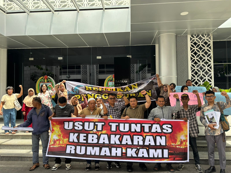 Warga korban kebakaran dan penggusuran  di Jalan Putri Hijau, Lingkungan X, Kelurahan Kesawan, Kec. Medan Barat , Kota Medan.
