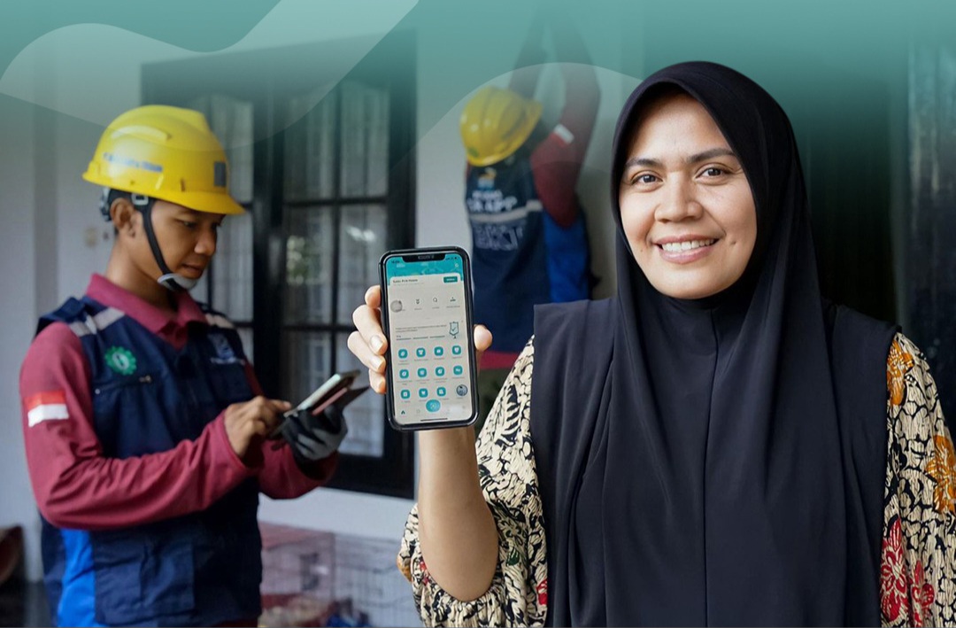 Petugas PLN melakukan pengecekan instalasi listrik pelanggan. PLN menghadirkan promo diskon tambah daya listrik 50 persen melalui PLN Mobile menjelang Ramadan dan Lebaran 2026.
