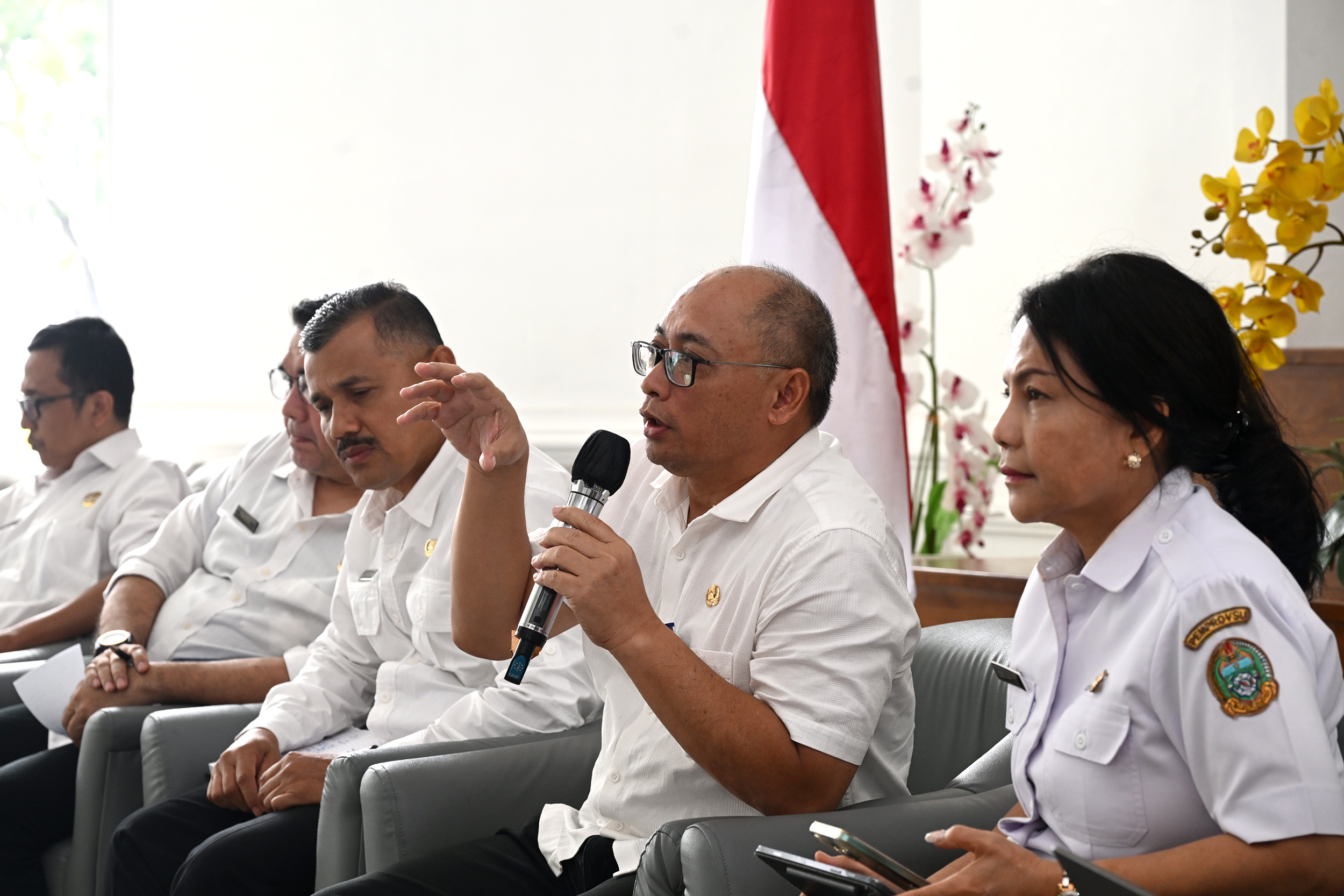 Konferensi pers DPMPTSP Sumatera Utara terkait kinerja realisasi investasi dan kepatuhan pelaku usaha dalam pelaporan LKPM di Lobby Dekranasda Lantai 1 Kantor Gubernur Sumut, Medan, Rabu (4/3/2026). 