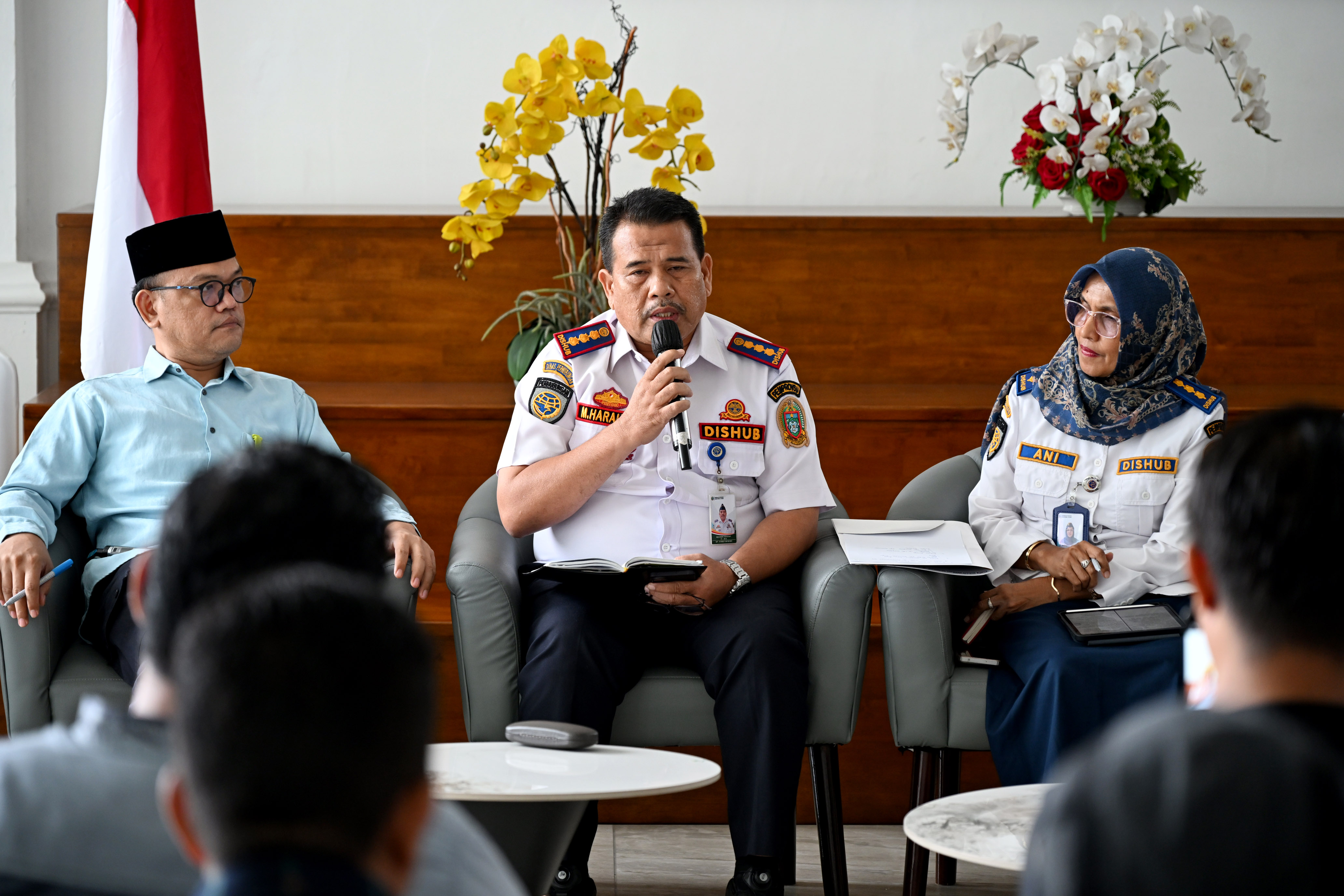 Konferensi pers Dinas Perhubungan Sumatera Utara terkait rencana operasional Bus Rapid Transit (BRT) Mebidang dengan armada bus listrik di Lobby Dekranasda Kantor Gubernur Sumut, Medan, Jumat (6/3).