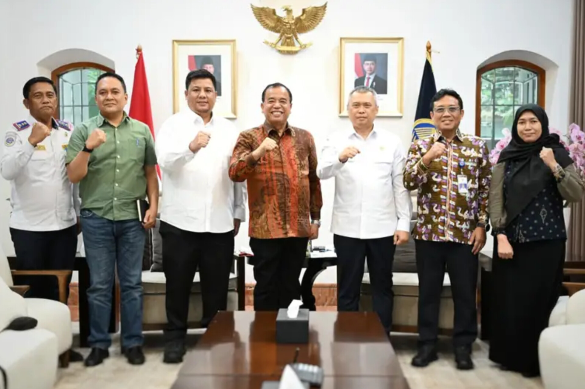 Bupati Samosir Vandiko T. Gultom bertemu Menteri Perhubungan RI Dudi Purwagandhi di Kantor Kementerian Perhubungan, Jakarta, Selasa (3/3/2026), membahas usulan pembukaan jalur penyeberangan Samosir.