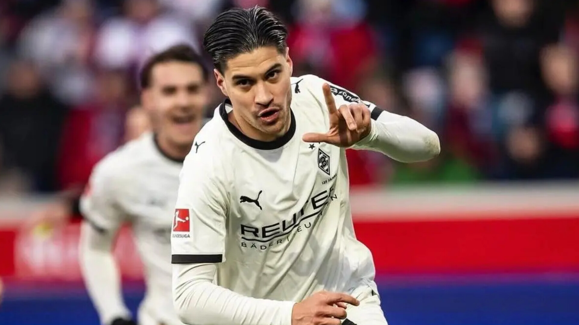 Bek Timnas Indonesia Kevin Diks dalam laga Bundesliga di Allianz Arena yang berakhir 4-1 untuk Die Roten.