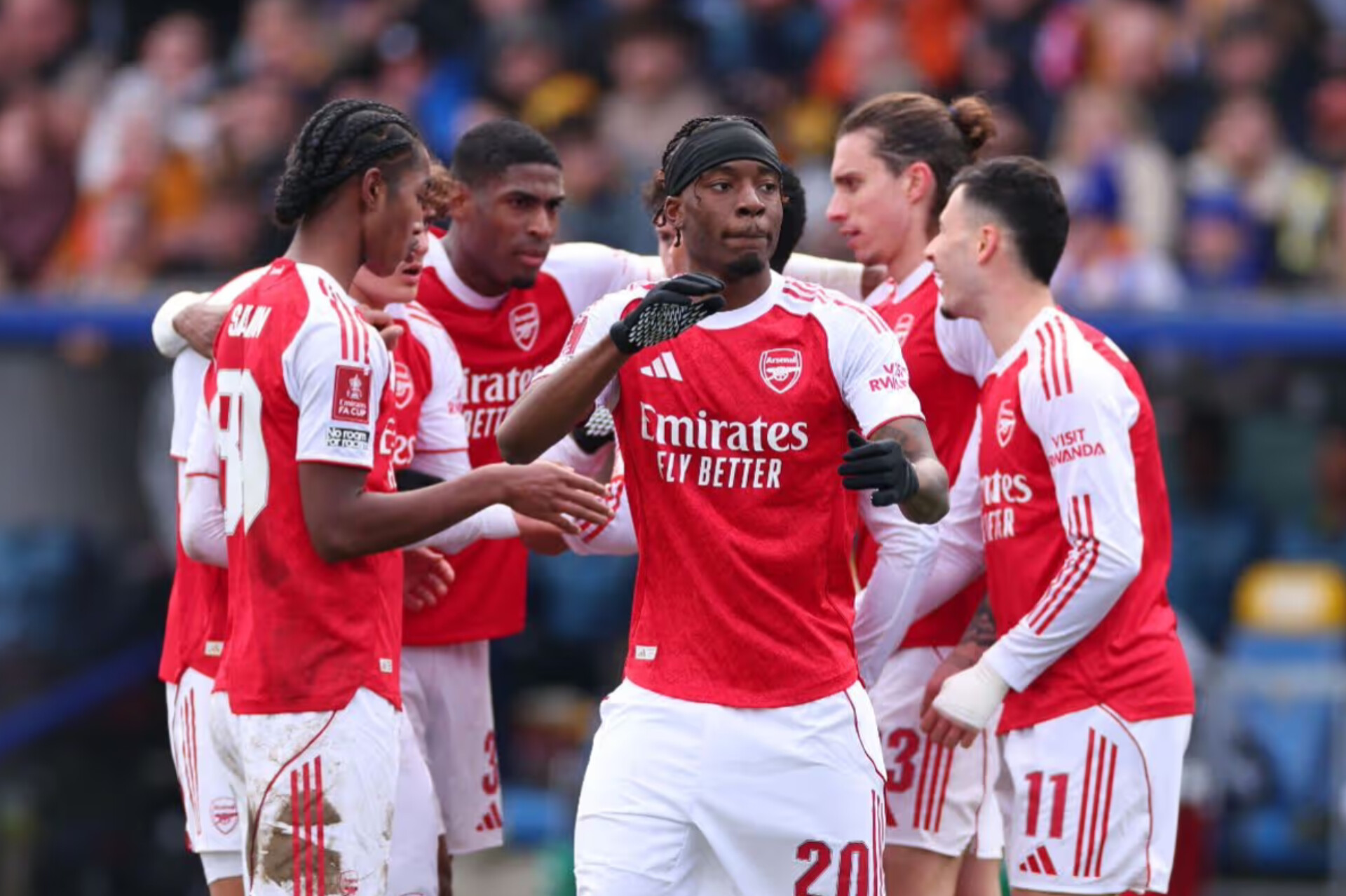 Pemain Arsenal FC merayakan kemenangan atas Mansfield Town FC yang membawa mereka lolos ke perempatfinal FA Cup. 
