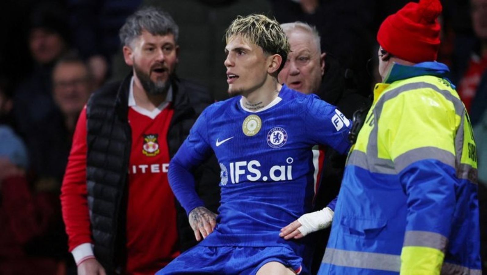 Pemain Chelsea Alejandro Garnacho merayakan gol saat menghadapi Wrexham di Piala FA. Ia menjadi bintang kemenangan The Blues dengan satu gol dan satu assist.