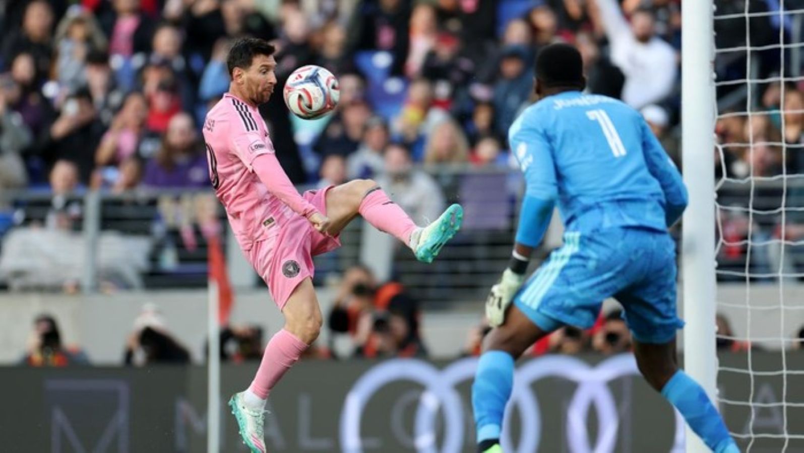 Lionel Messi merayakan gol saat Inter Miami mengalahkan DC United 2-1 dalam lanjutan MLS di M&amp;T Bank Stadium. Messi turut membawa timnya meraih kemenangan.