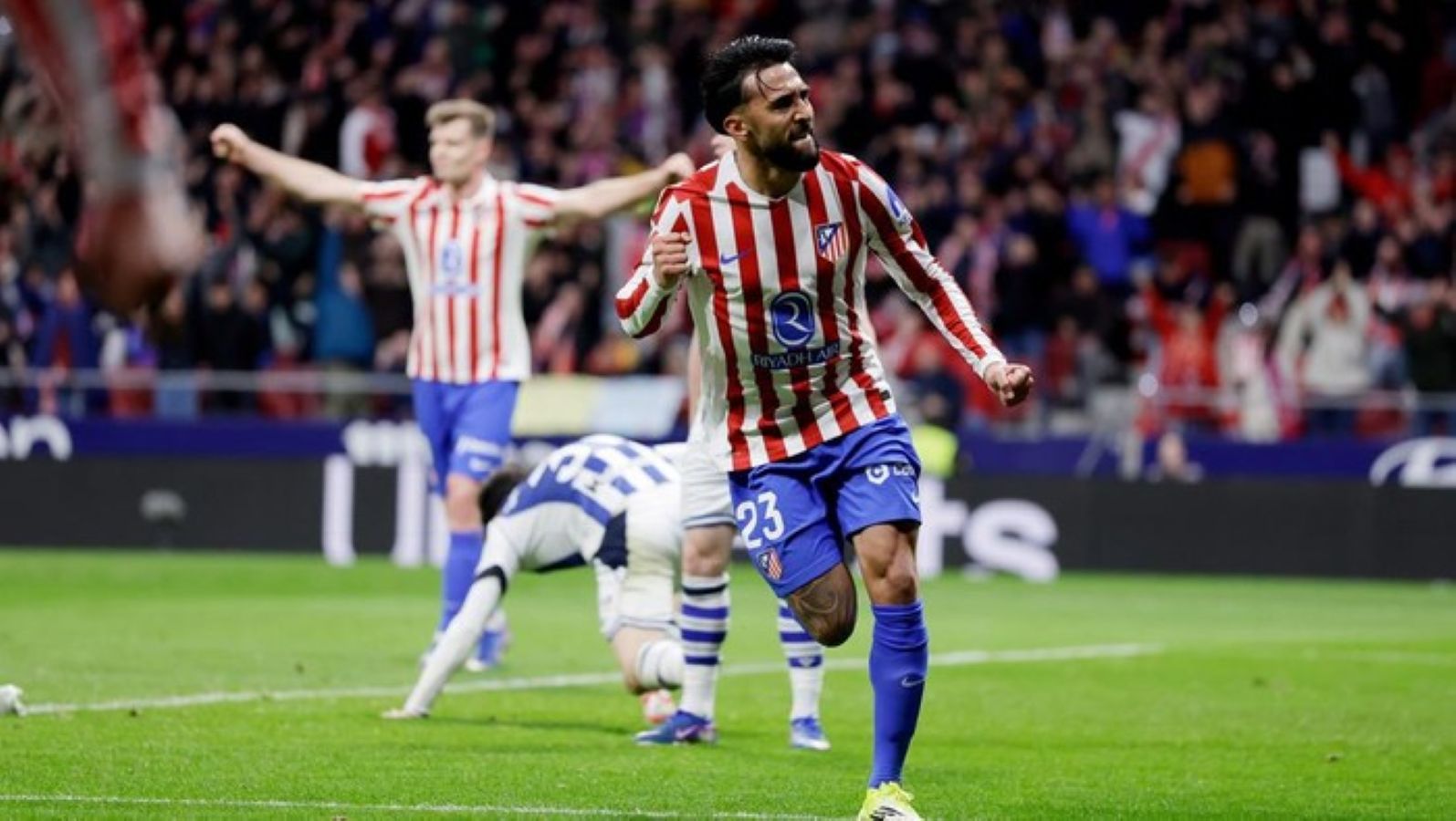 Pemain Atletico Madrid Nico Gonzalez merayakan gol ke gawang Real Sociedad dalam laga LaLiga di Stadion Wanda Metropolitano, Madrid. Atletico menang 3-2.