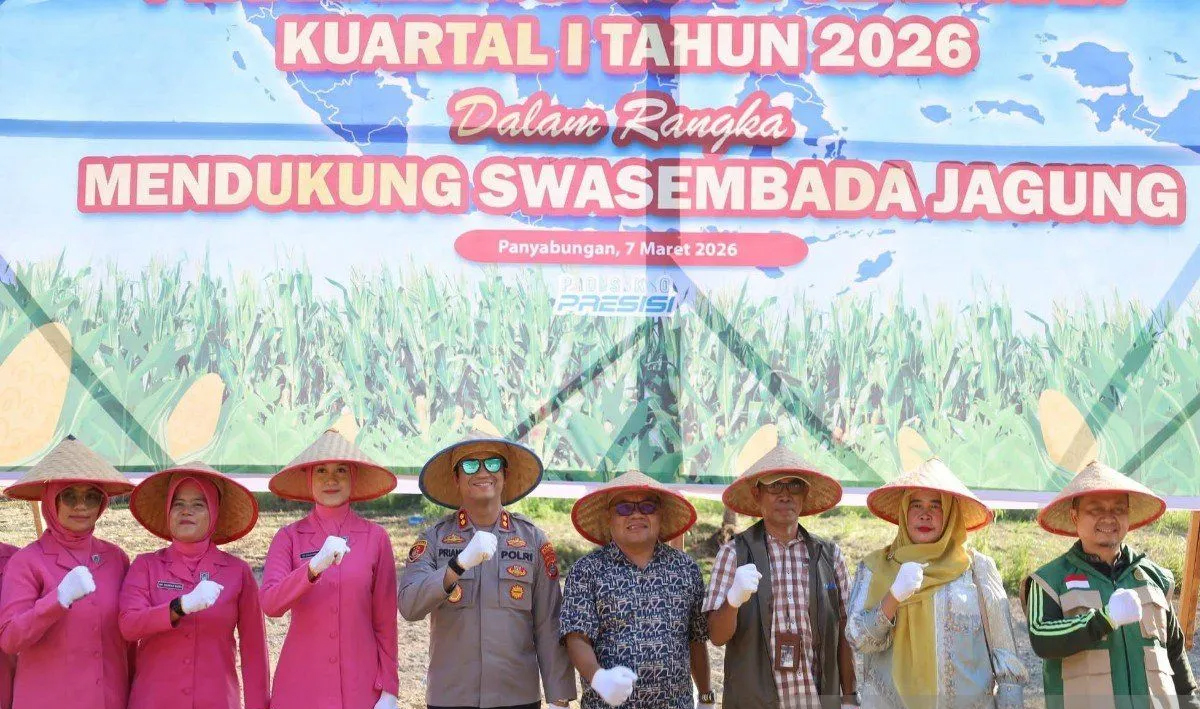 Kapolres Mandailing Natal Bagus Priandy bersama pejabat Pemerintah Kabupaten Mandailing Natal berfoto usai kegiatan penanaman jagung serentak Kuartal I Tahun 2026 di Desa Lumban Pasir,  Madina.