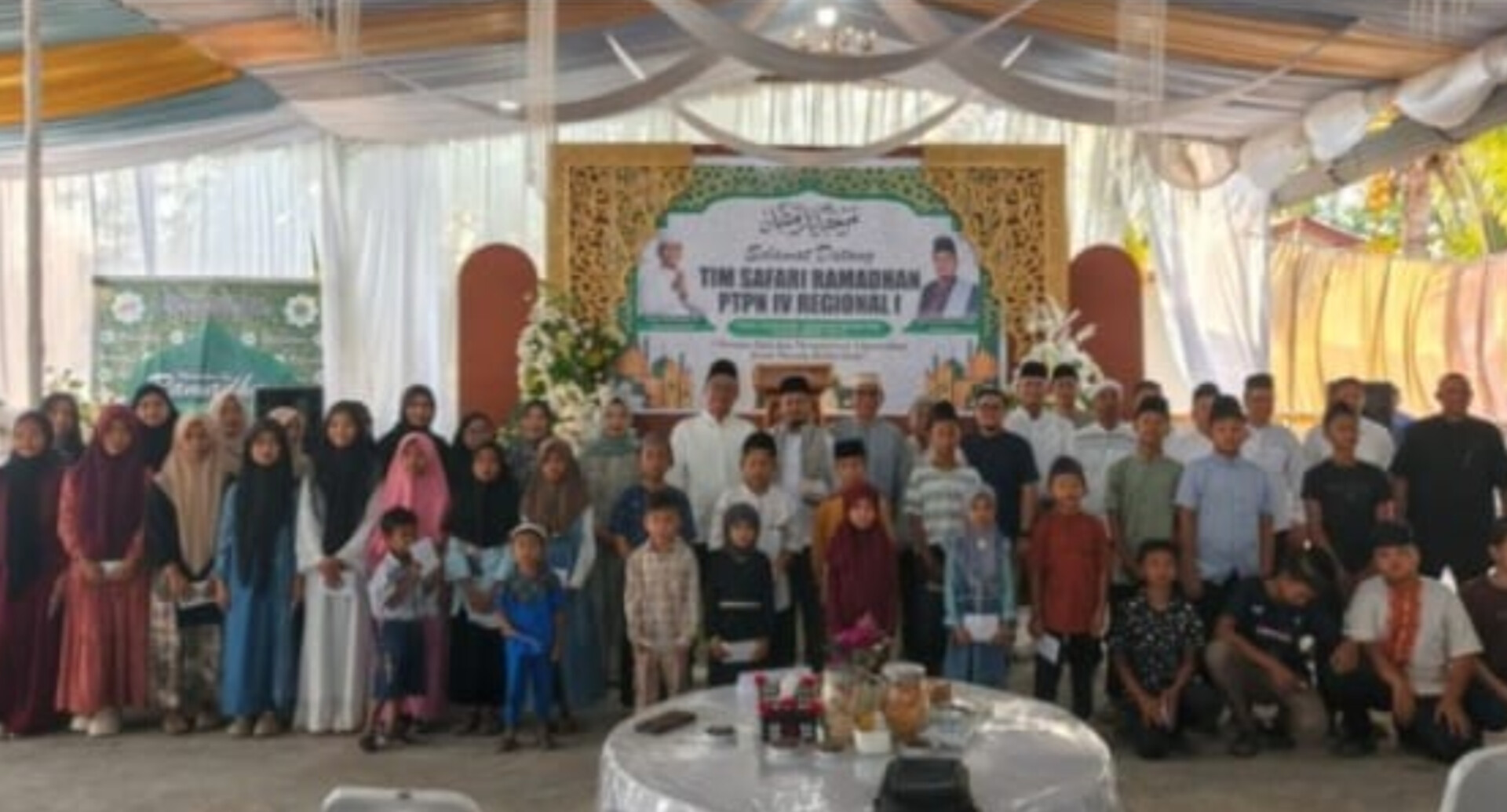 Manajemen PTPN IV Regional 1 melaksanakan kegiatan Safari Ramadan di Group Labuhanbatu, Perkebunan Labuhan Haji, Kabupaten Labuhanbatu Utara, Jumat (6/3/2026), yang diisi tausiyah, buka puasa bersama,