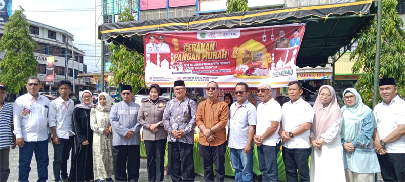 Sekda Rahmat Marzuki Nasution didampingi ketua pelaksana Eflyn Anggara serta sejumlah pimpinan OPD saat hadiri GPM KDKMP di Halaman Bolak Kota Padangsidimpuan.  