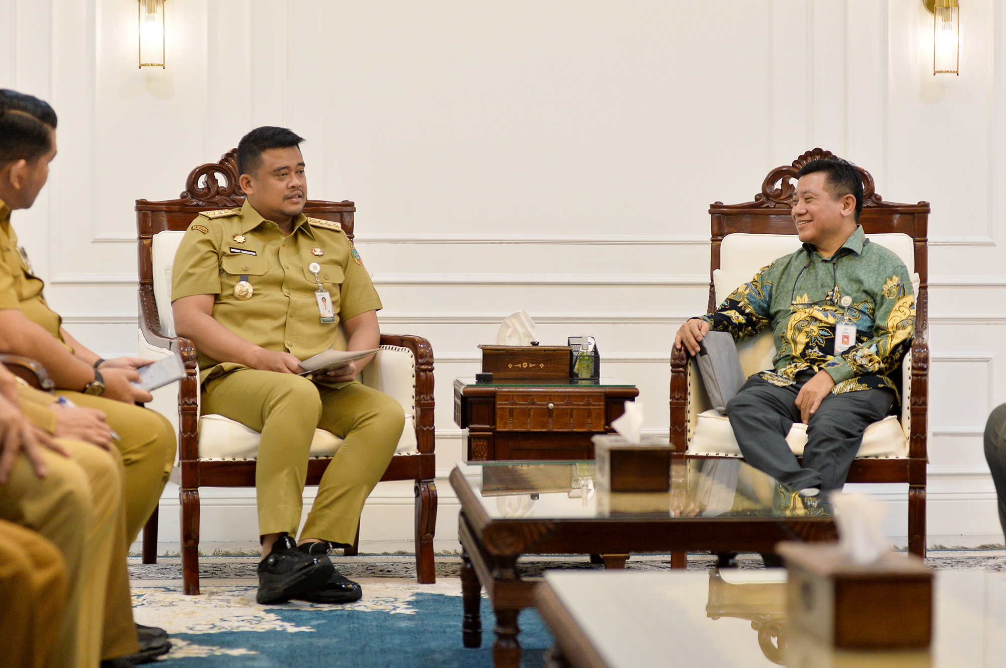 Gubernur Sumatera Utara Bobby Nasution menerima kunjungan Deputi Bidang Pembangunan Wilayah Kementerian PPN/Bappenas bersama sejumlah pejabat pusat di Kantor Gubernur Sumut, Medan, Senin (9/3/2026). 