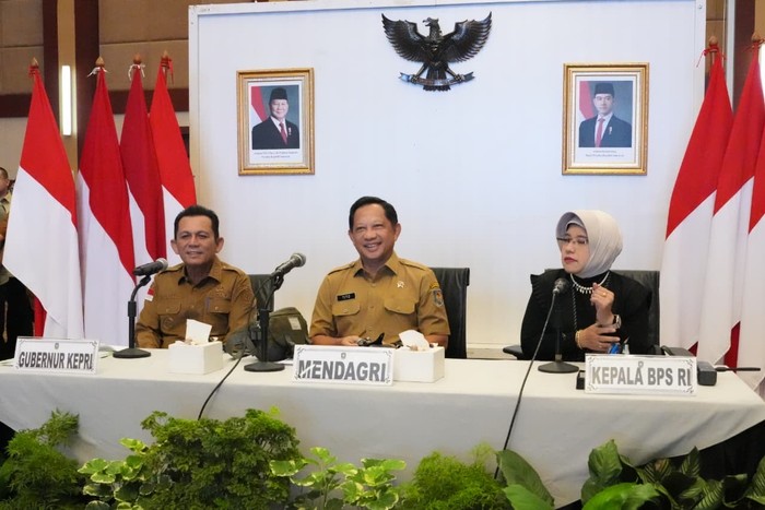Menteri Dalam Negeri Muhammad Tito Karnavian menegaskan kepala daerah wajib siaga di wilayah masing-masing selama Idul Fitri 1447 H untuk menjaga pelayanan publik. 