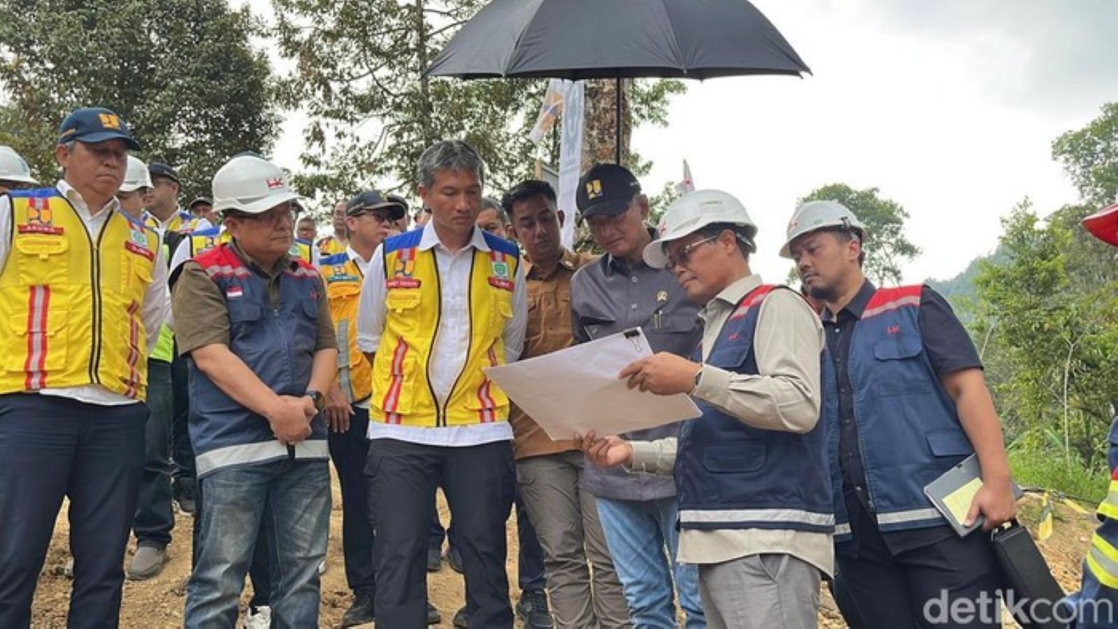 Menteri Pekerjaan Umum Dody Hanggodo meninjau kondisi jalan nasional saat mengecek jalur mudik Medan&ndash;Sibolga di wilayah Tapanuli Utara.