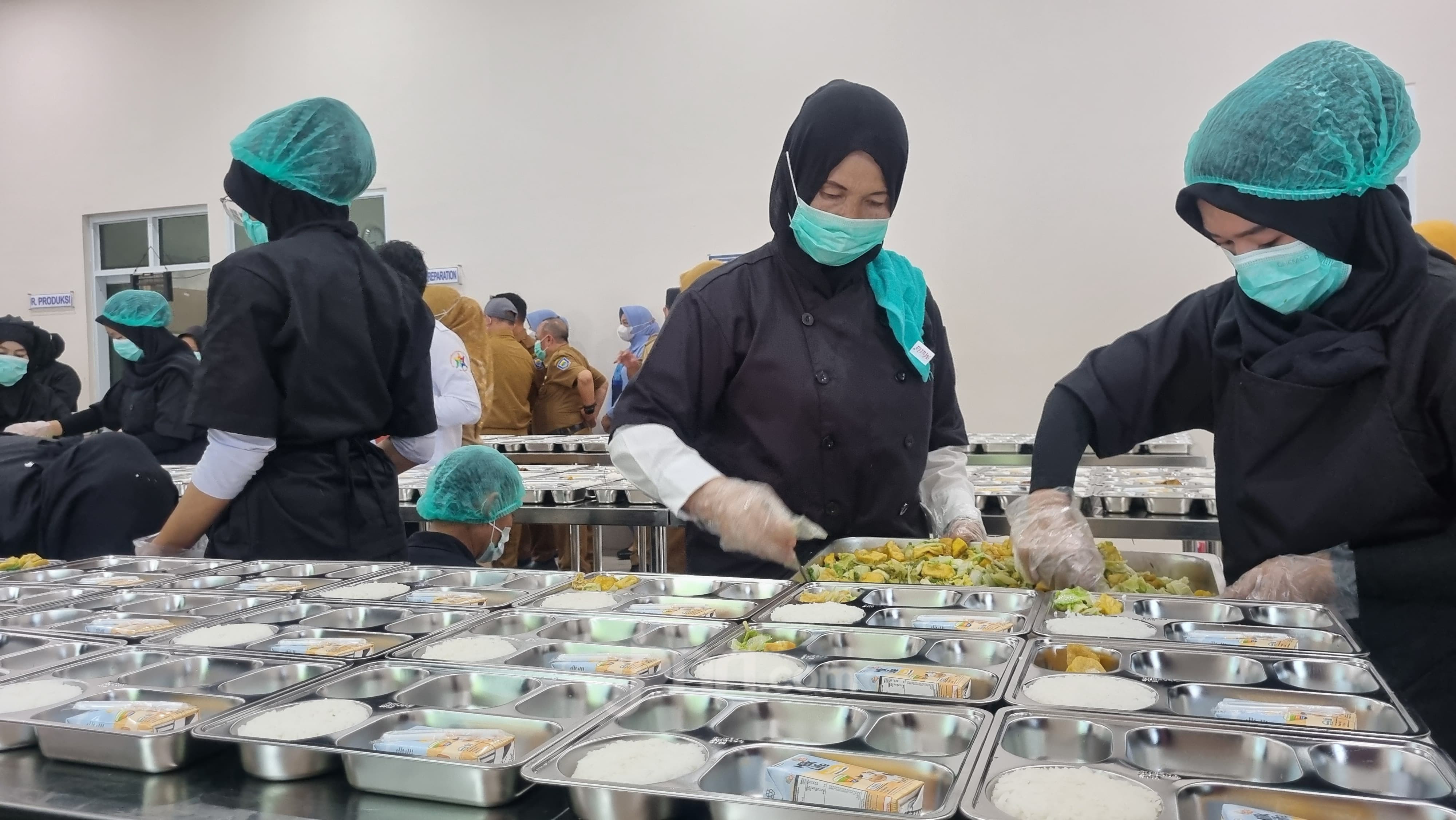 Badan Gizi Nasional minta semua mitra SPPG mengunggah menu MBG beserta kandungan gizi dan harga ke media sosial untuk transparansi publik. 