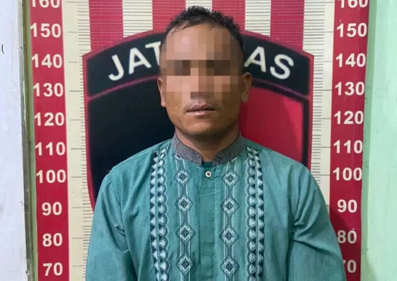 ARS (30), warga Kelurahan Hutabalang, Kecamatan Badiri, yang ditangkap personel Polres Tapanuli Tengah setelah diduga menganiaya istri dan tantenya. 