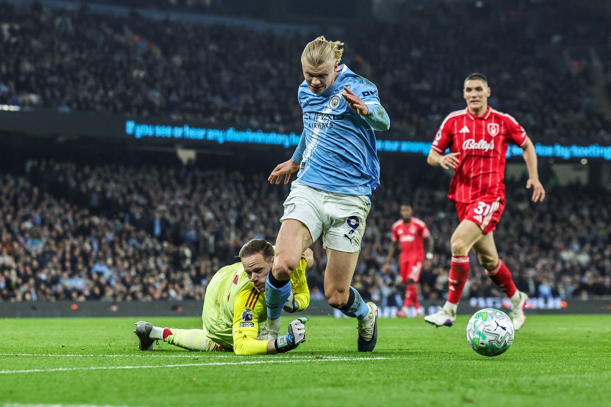 Striker Manchester City Erling Haaland bersiap menghadapi jadwal padat timnya yang harus melawan Real Madrid, Arsenal, Liverpool, hingga Chelsea dalam satu bulan ke depan.