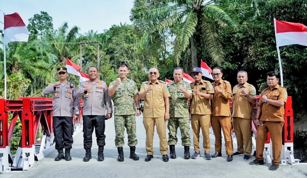 Jembatan Garuda: Jembatan Garuda di Simpang Sitapulak, Nagori Marubun Jaya, Kecamatan Tanah Jawa, Simalungun resmi dioperasikan untuk mempermudah akses warga.