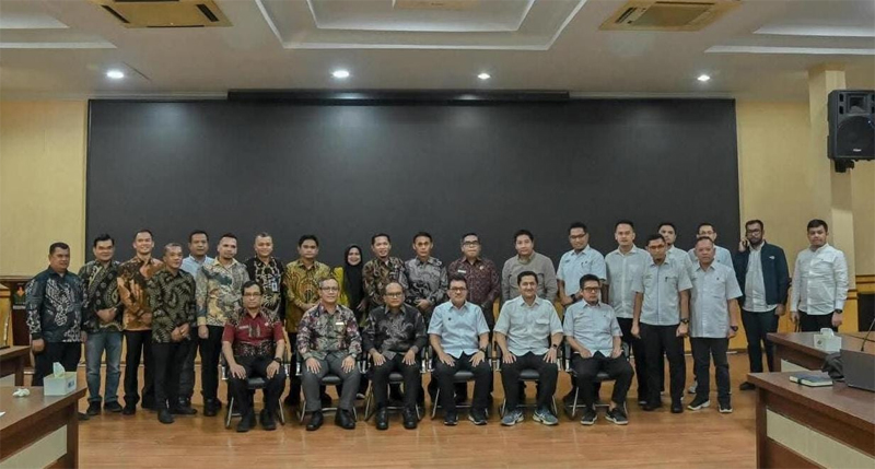 Wako Padangsidimpuan H.Letnan Dalimunthe, didampingi Sekdako H. Rahmat Marzuki, menghadiri rapat pembahasan pengadaan tanah pembangunan Huntara dan Huntap.