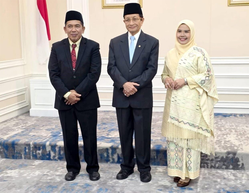 Menteri Agama RI Nasaruddin Umar lantik Prof.Dr.Sumper sebagai Rektor UIN Syahada Padangsidimpuan, pada Selasa (10/3/2026) Kantor Kemenag, Jakarta Pusat.
