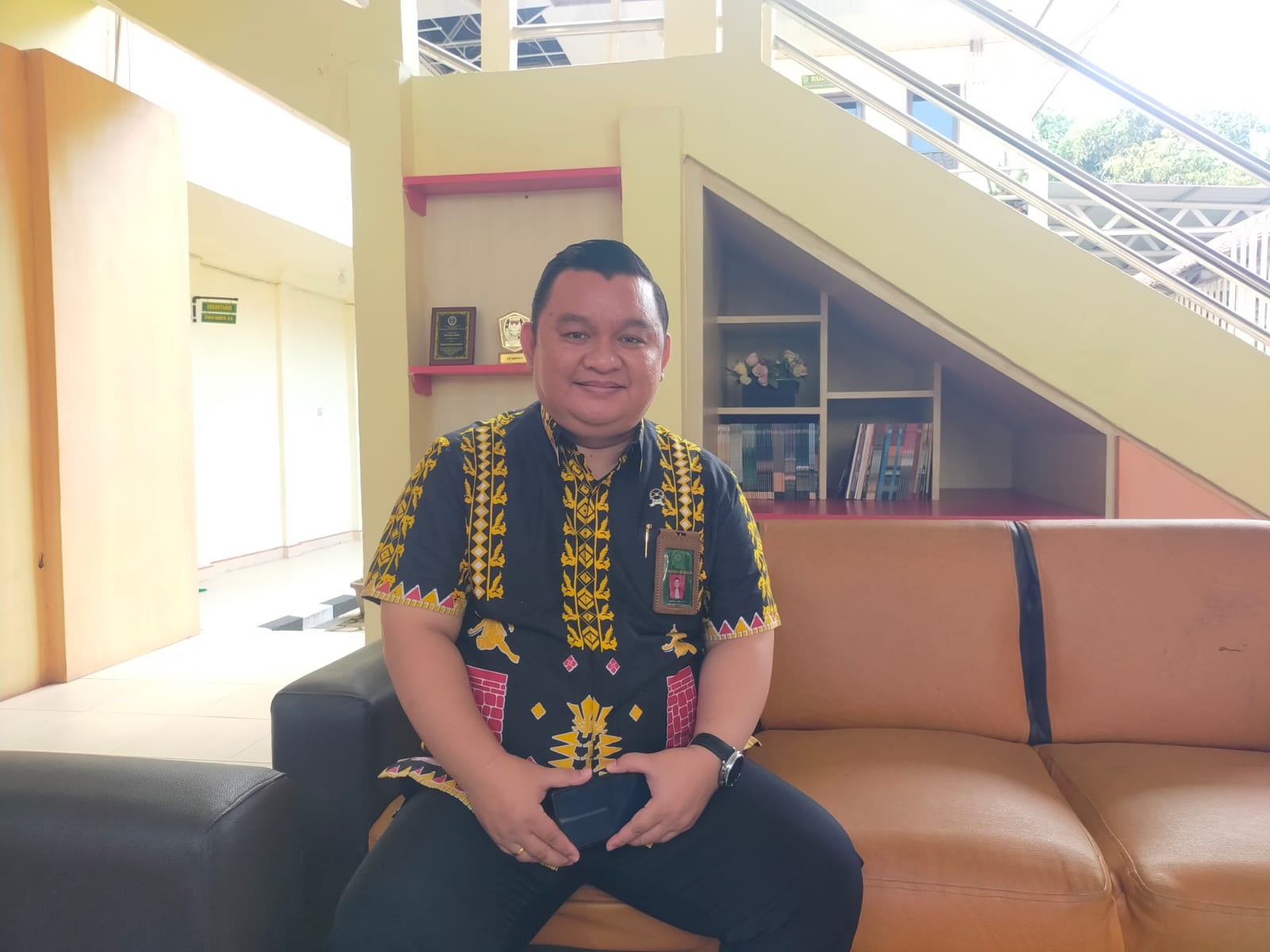 Humas Pengadilan Negeri Gunungsitoli, Gabriel Lase, SH saat diwawancarai metrodaily.jawapos.com, Kamis (12/03/2026).