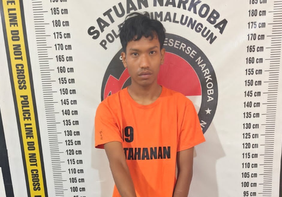 RP, 22 tahun, diringkus Sat Narkoba Polres Simalungun saat diduga melakukan transaksi sabu-sabu di Bosar Maligas. Polisi masih memburu pemasok jaringan.