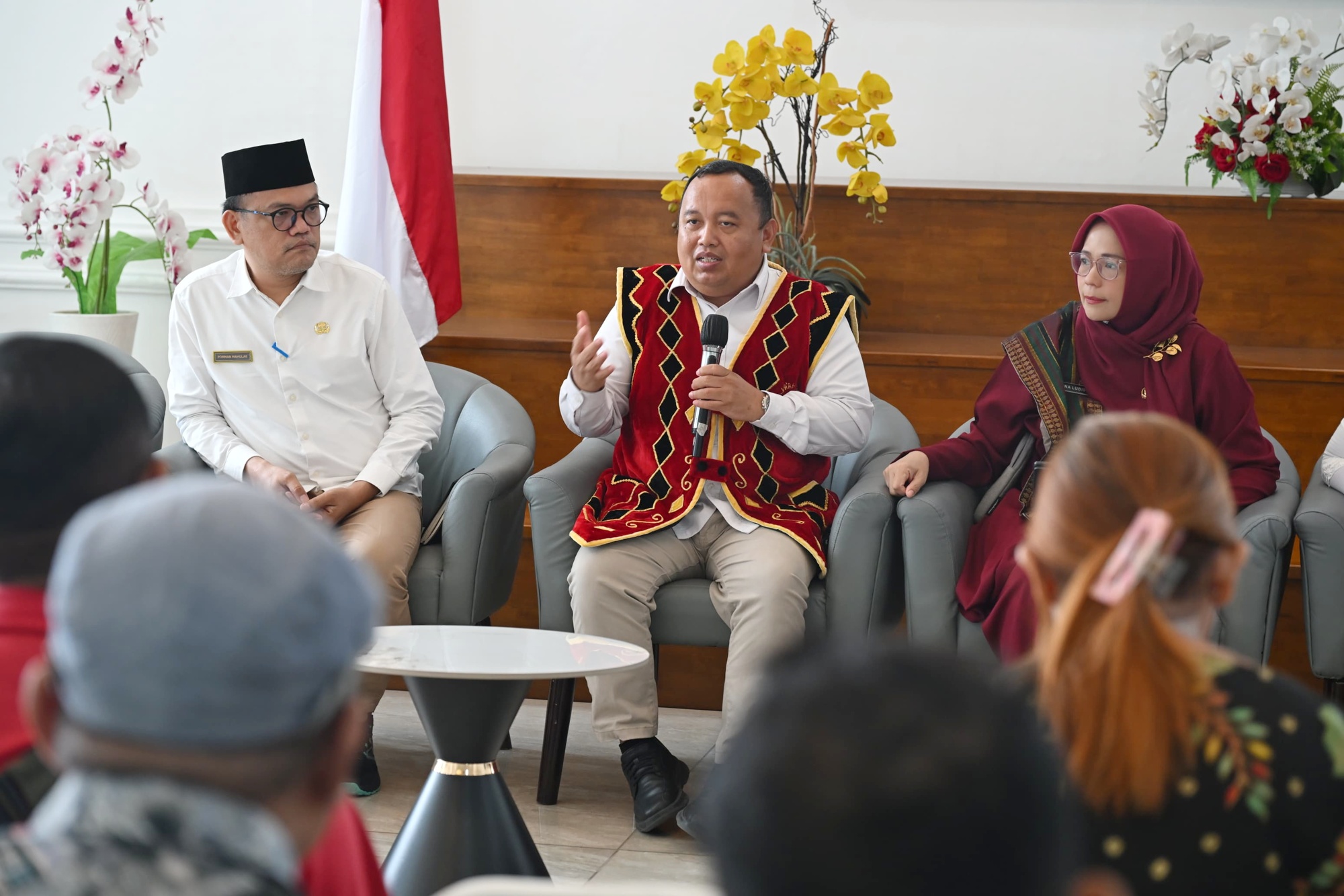 Kepala BPS Sumatera Utara Asim Saputra menyampaikan paparan pada temu pers Sensus Ekonomi 2026 yang difasilitasi Dinas Kominfo Sumut di Lobby Dekranasda Kantor Gubernur Sumut, Medan, Kamis (12/3/2026)
